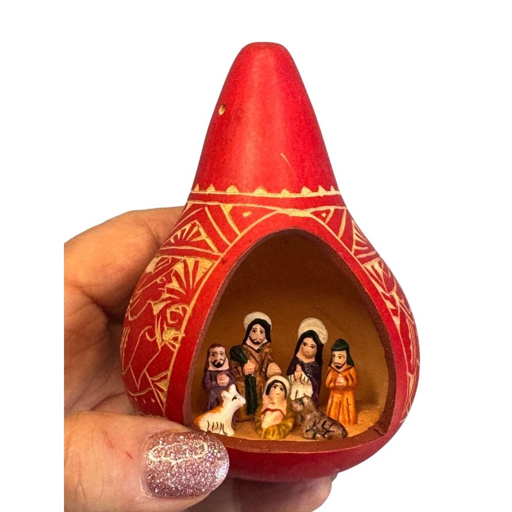 Mexican Folk Art Nativity Gourd Ornament Handcrafted Ornament Signed 2008 4 1/4" - Picture 6 of 8